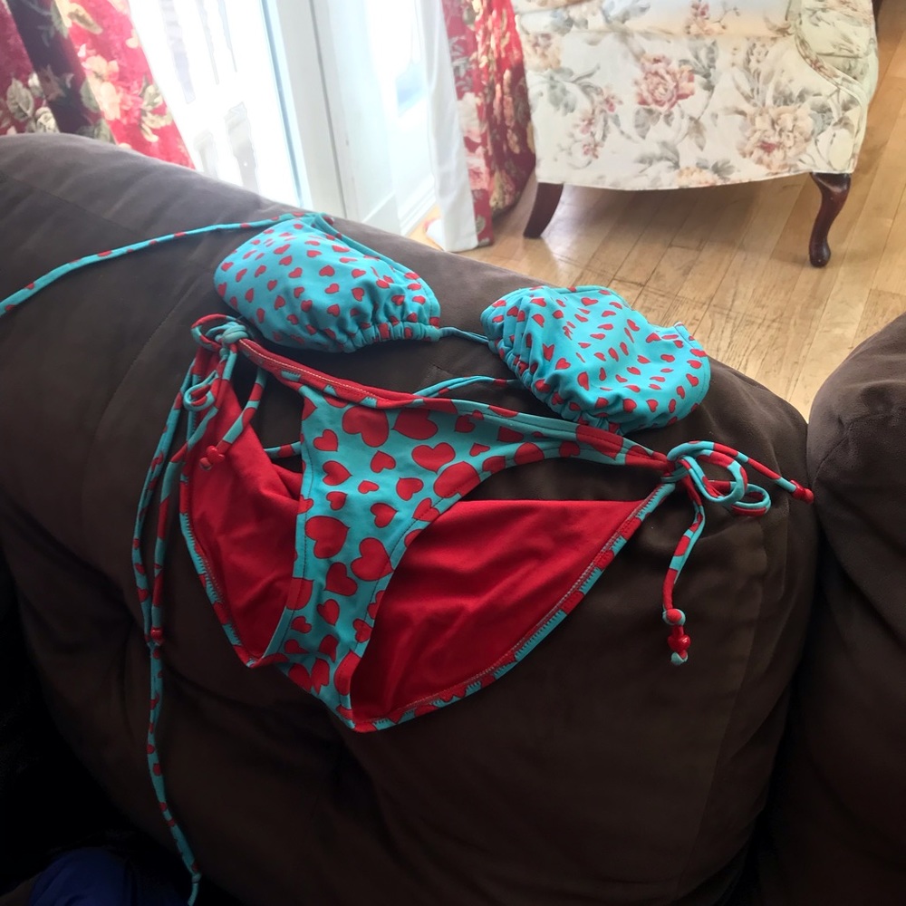 Bathing suits - Picture 8 of 11
